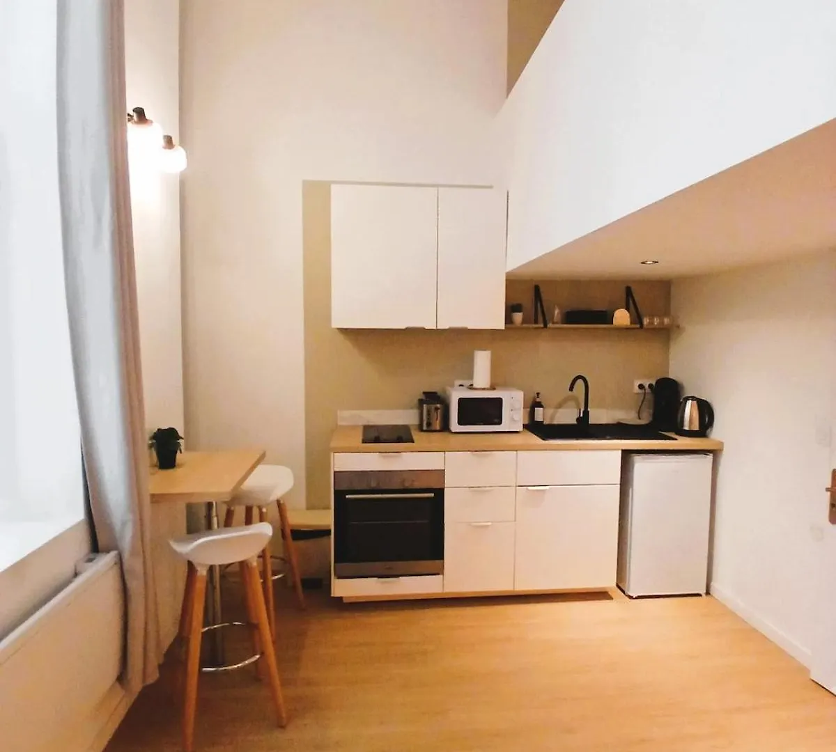 Lejlighed Studio En Mezzanine, Metro Et Rue Centrale Mais Calme Oullins Frankrig