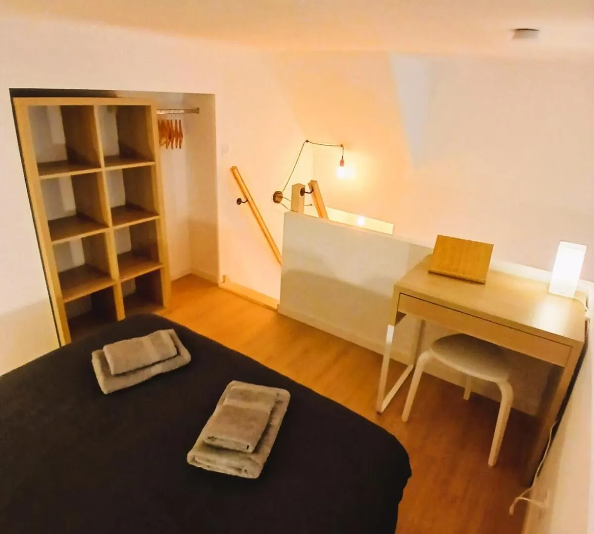 Lejlighed Studio En Mezzanine, Metro Et Rue Centrale Mais Calme Oullins