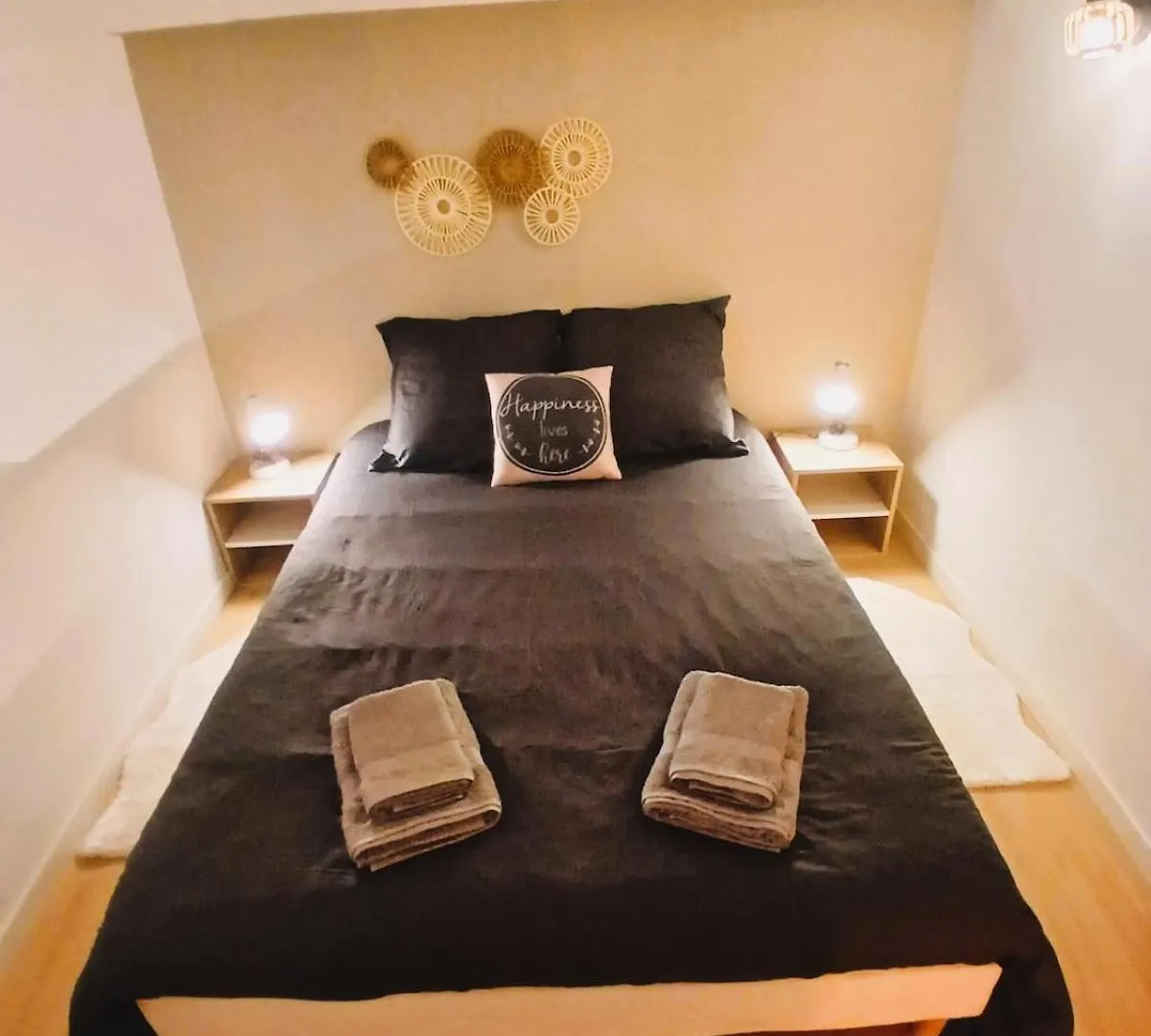 Studio En Mezzanine, Metro Et Rue Centrale Mais Calme Oullins Lejlighed